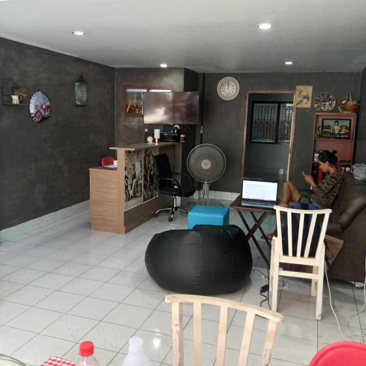 Shady'S Hostel Pattaya Exterior photo