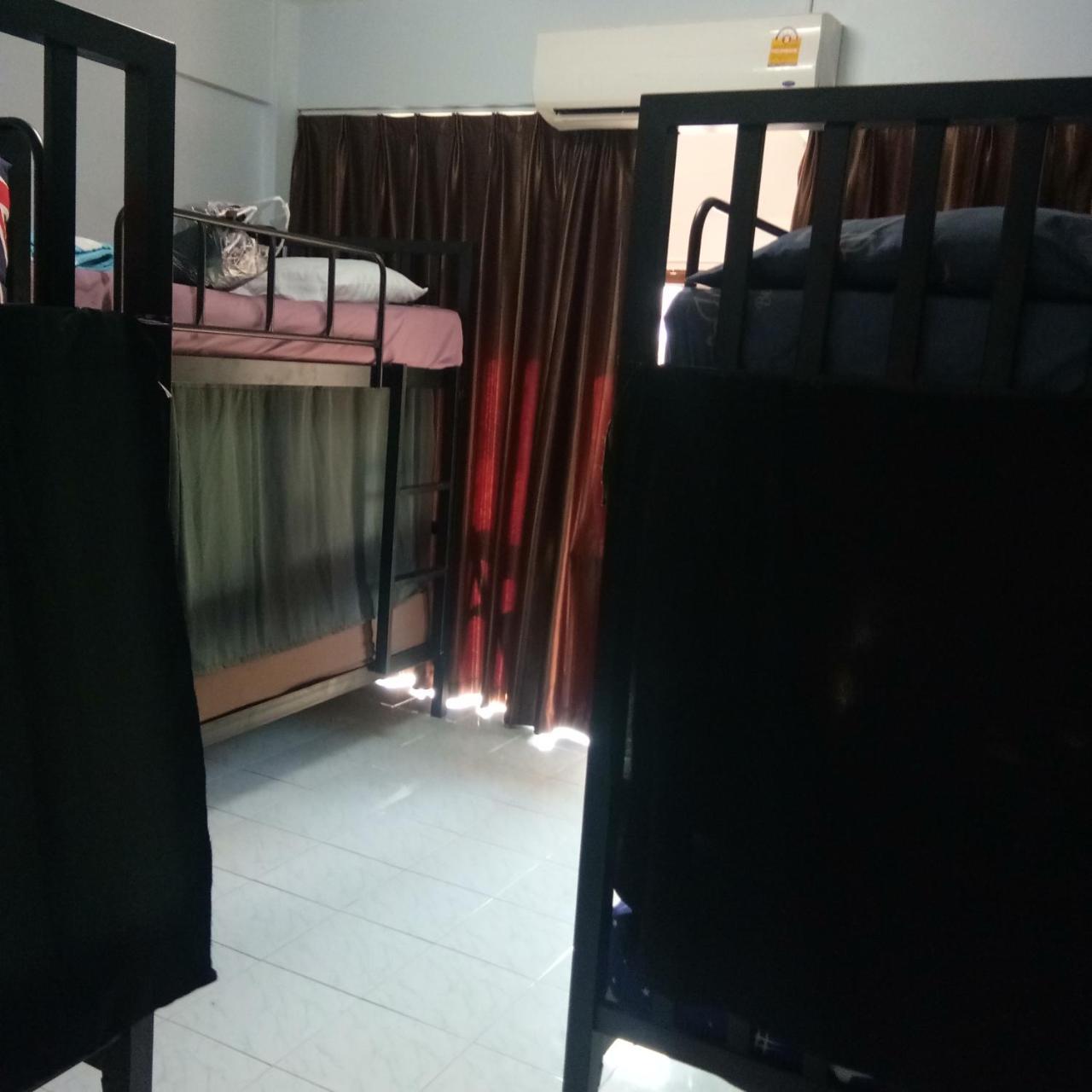 Shady'S Hostel Pattaya Exterior photo