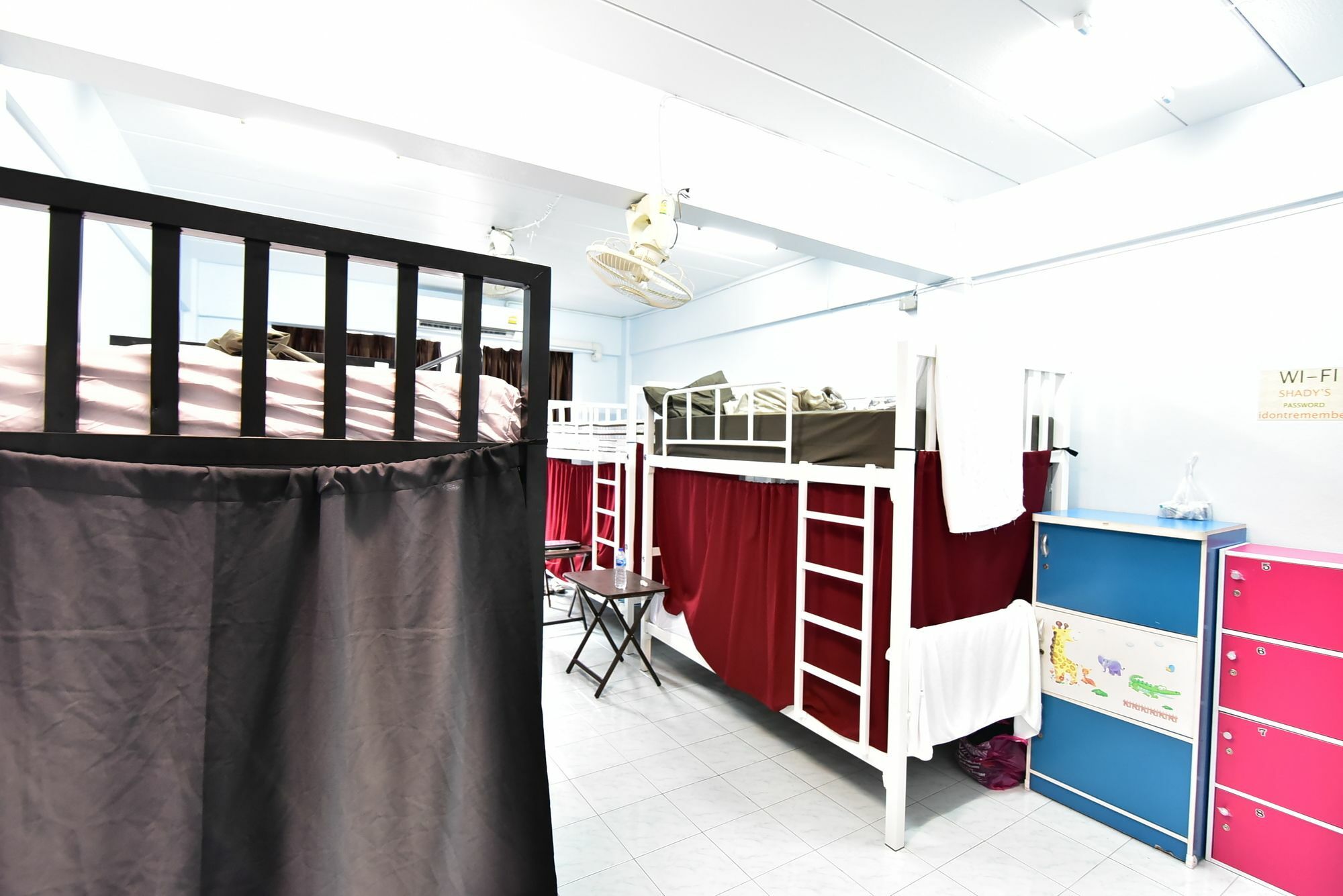 Shady'S Hostel Pattaya Exterior photo